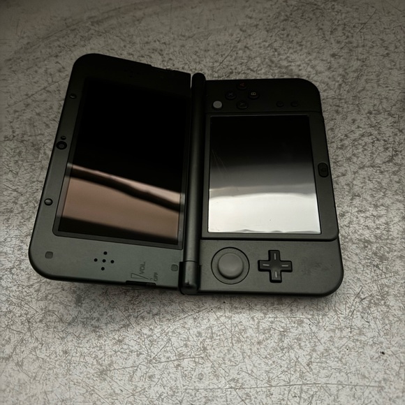 Nintendo 3DS XL *New* 2017 35GB
Pre-Loaded Pre-Installed (Luma3DS/HShop) - Picture 7 of 9